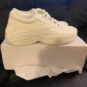 Tretorn Vintage Style Tennis Shoes size 7.5